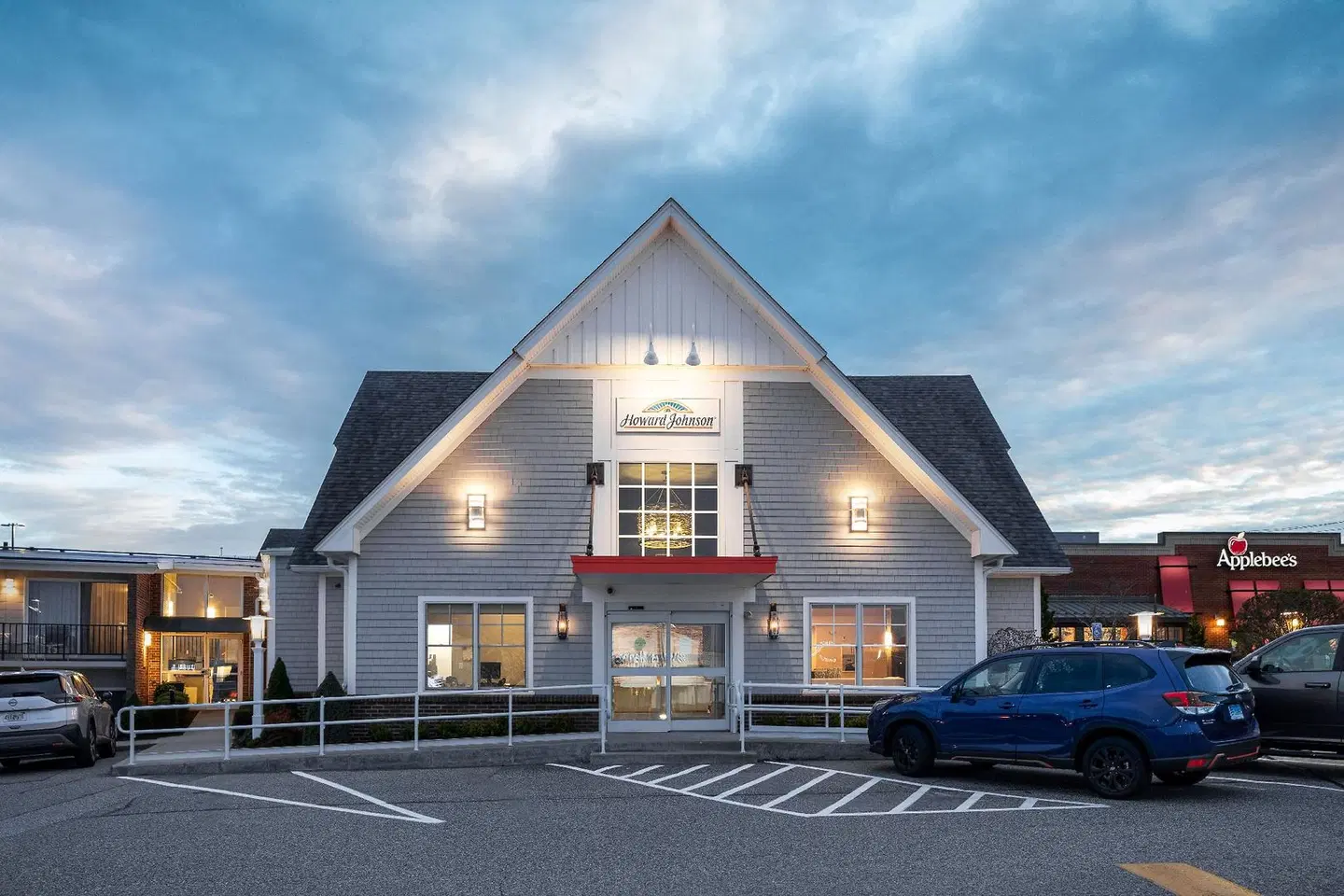Howard Johnson by Wyndham Middletown Newport Area EXTERIOR