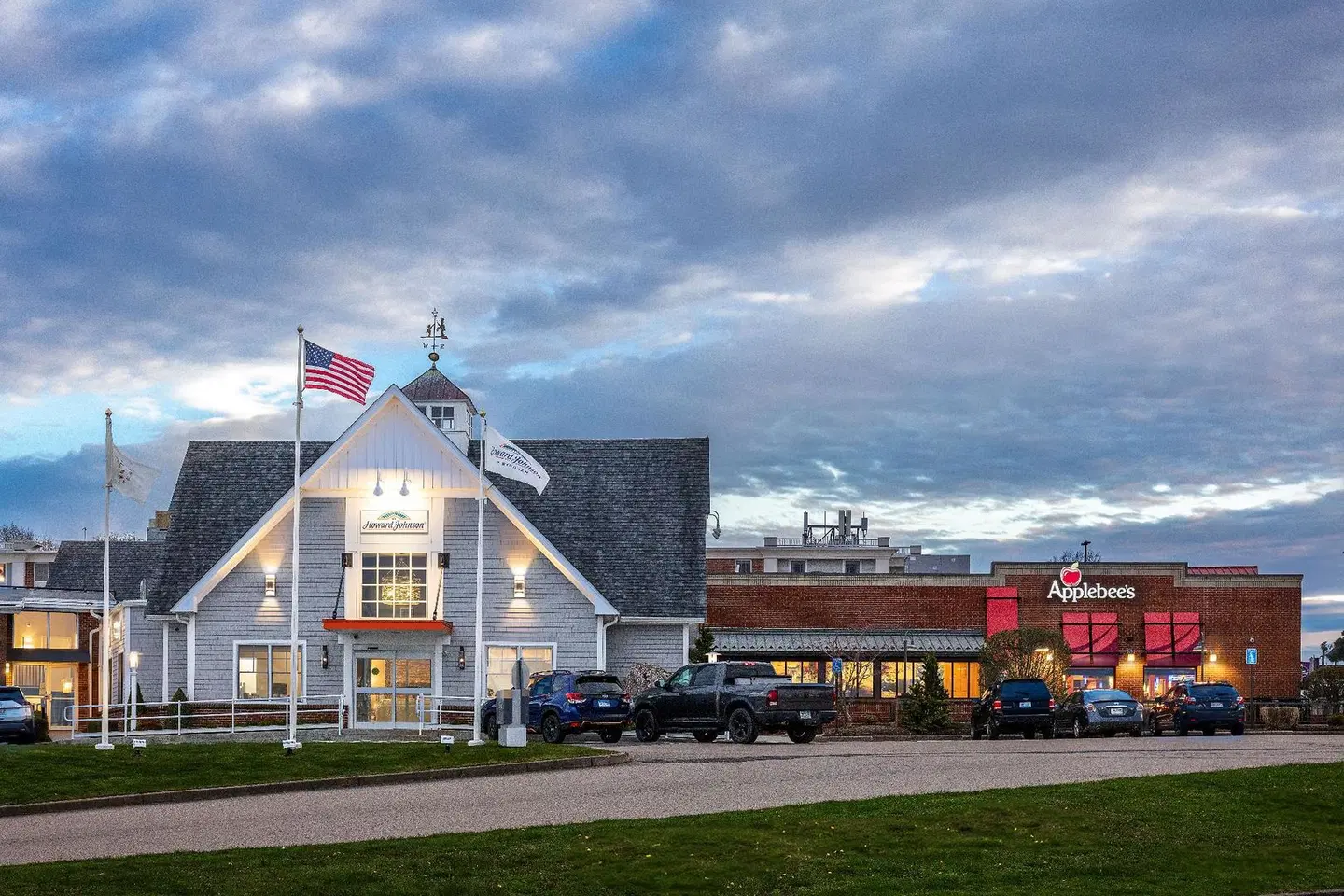 Howard Johnson by Wyndham Middletown Newport Area EXTERIOR