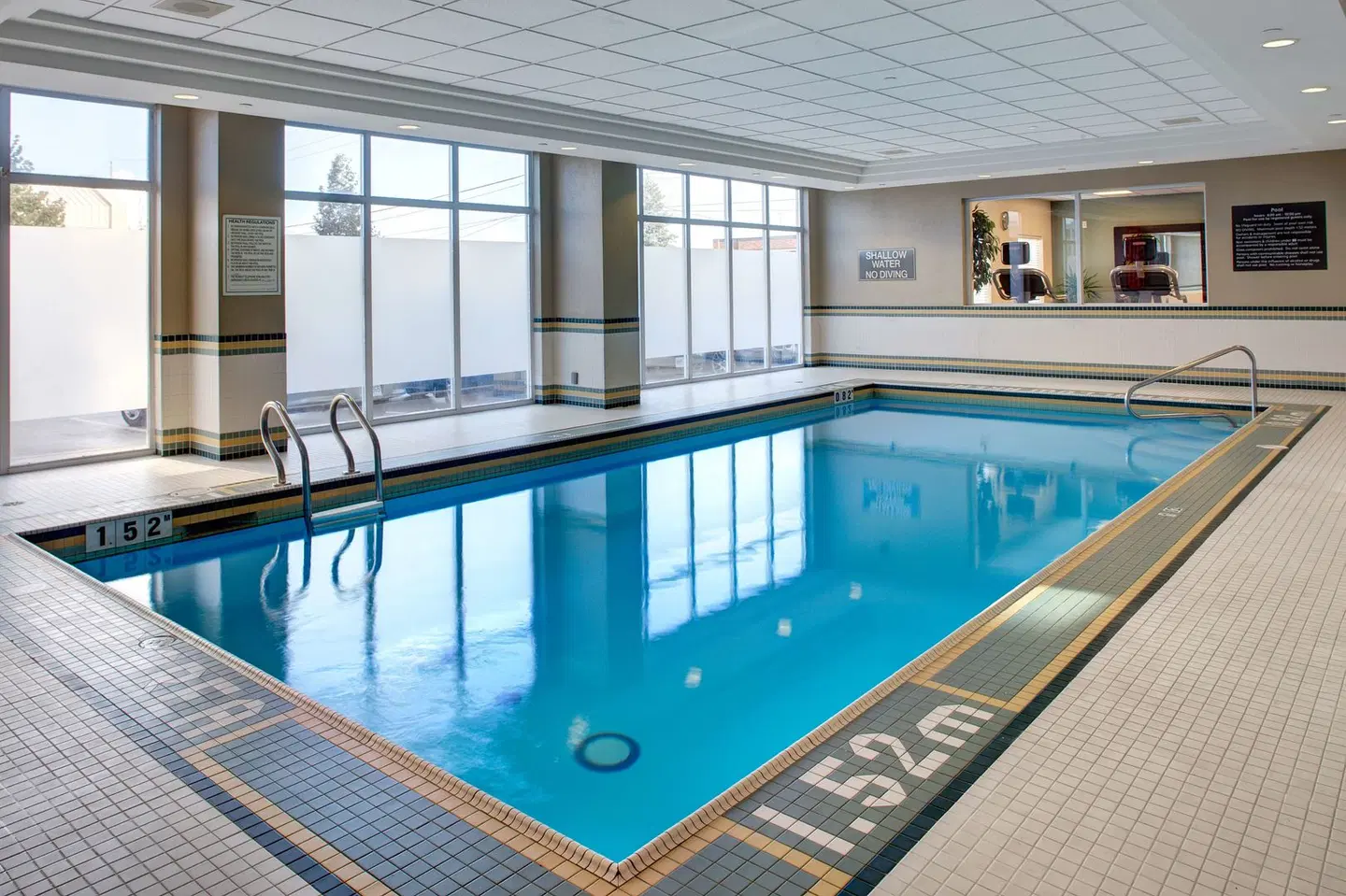 Hampton Inn & Suites by Hilton Toronto Airport Hallenbad