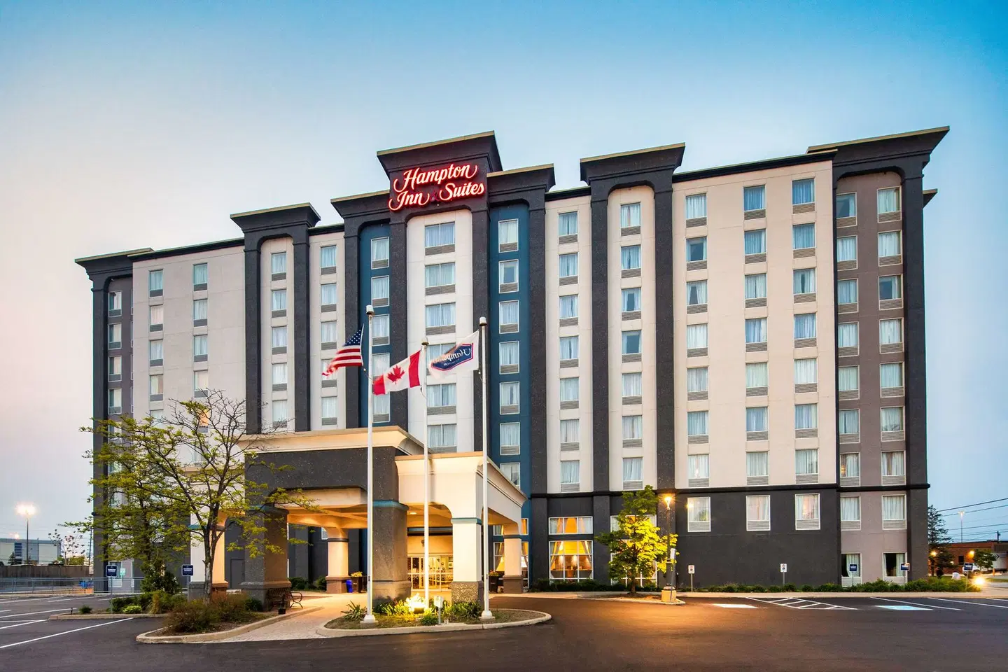 Hampton Inn & Suites by Hilton Toronto Airport EXTERIOR