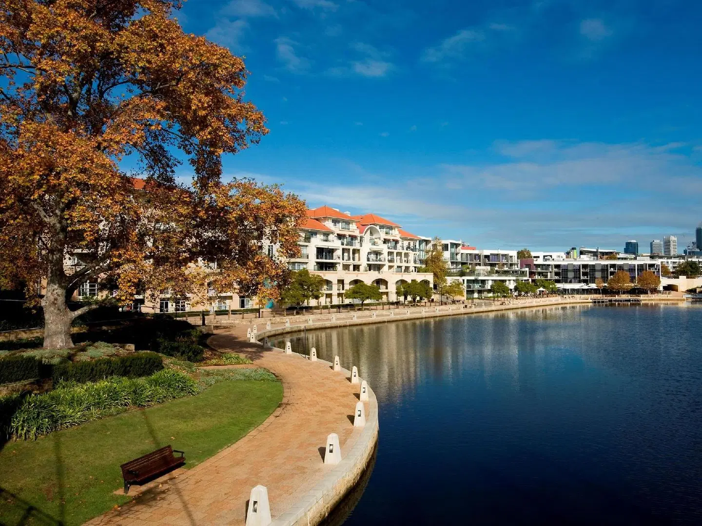 East Perth Suites Hotel EXTERIOR