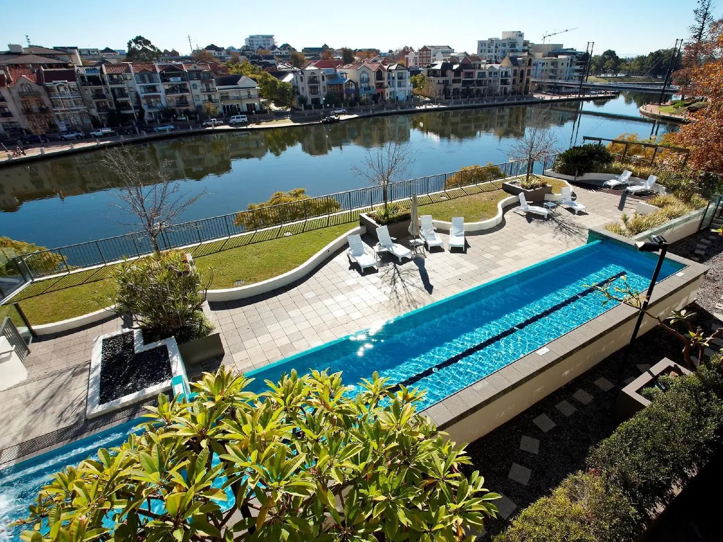 East Perth Suites Hotel OUTDOOR_POOL