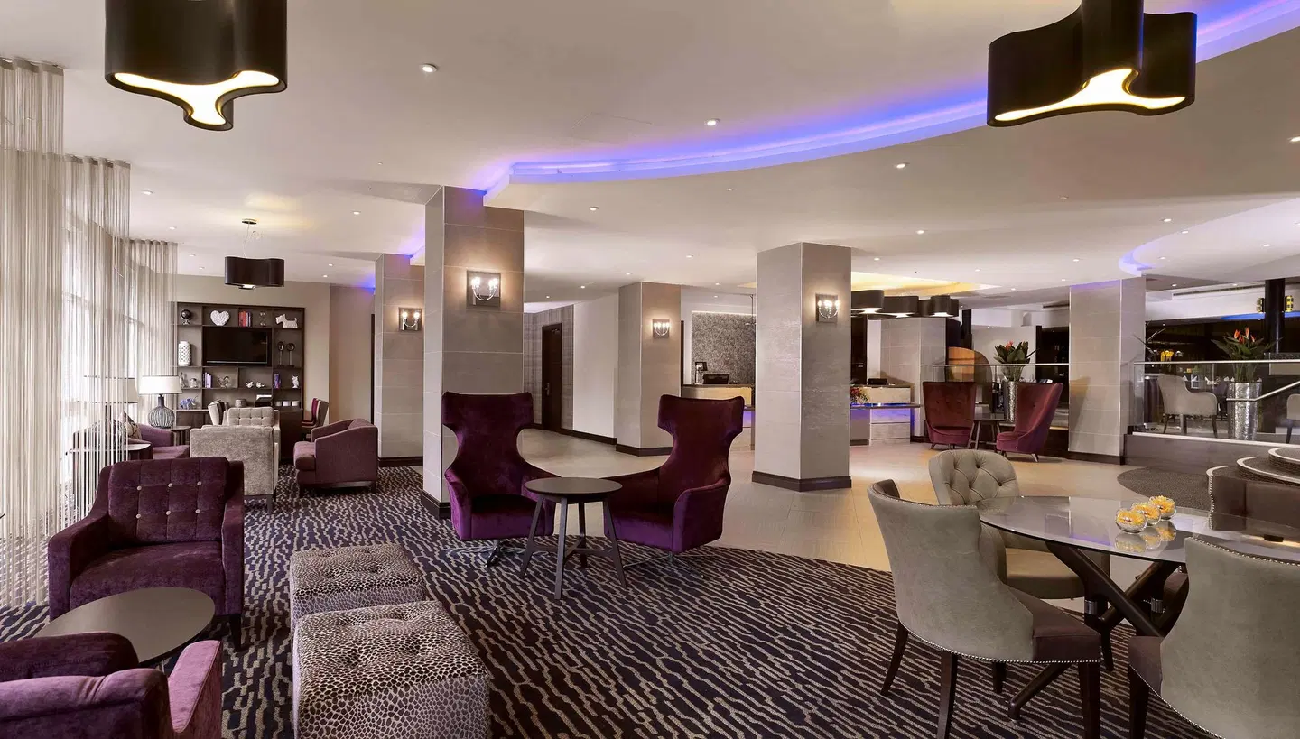DoubleTree by Hilton Hotel Woking LOUNGE_LOBBY