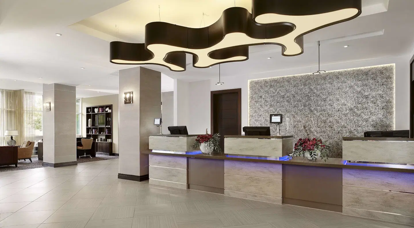DoubleTree by Hilton Hotel Woking LOUNGE_LOBBY