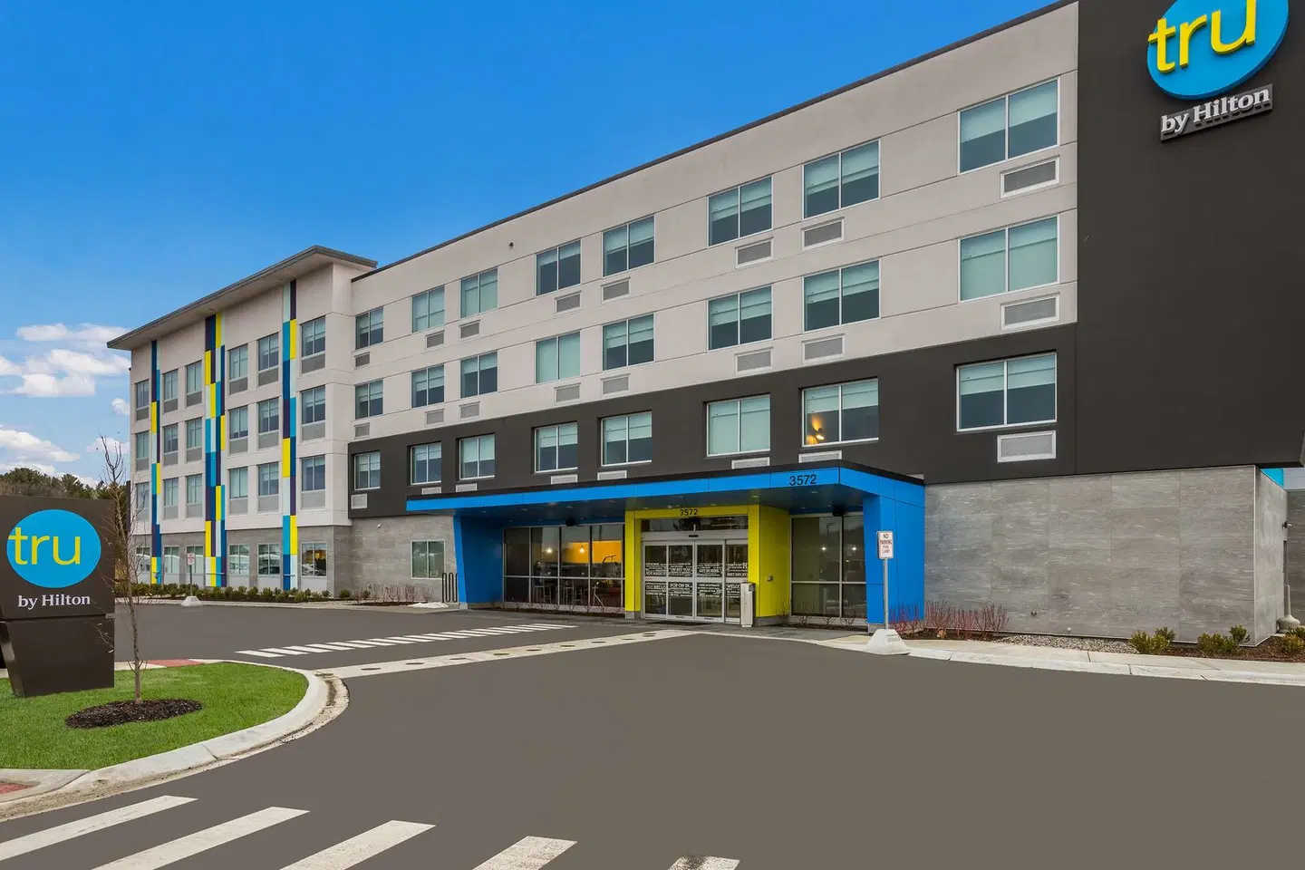 Tru by Hilton Traverse City EXTERIOR