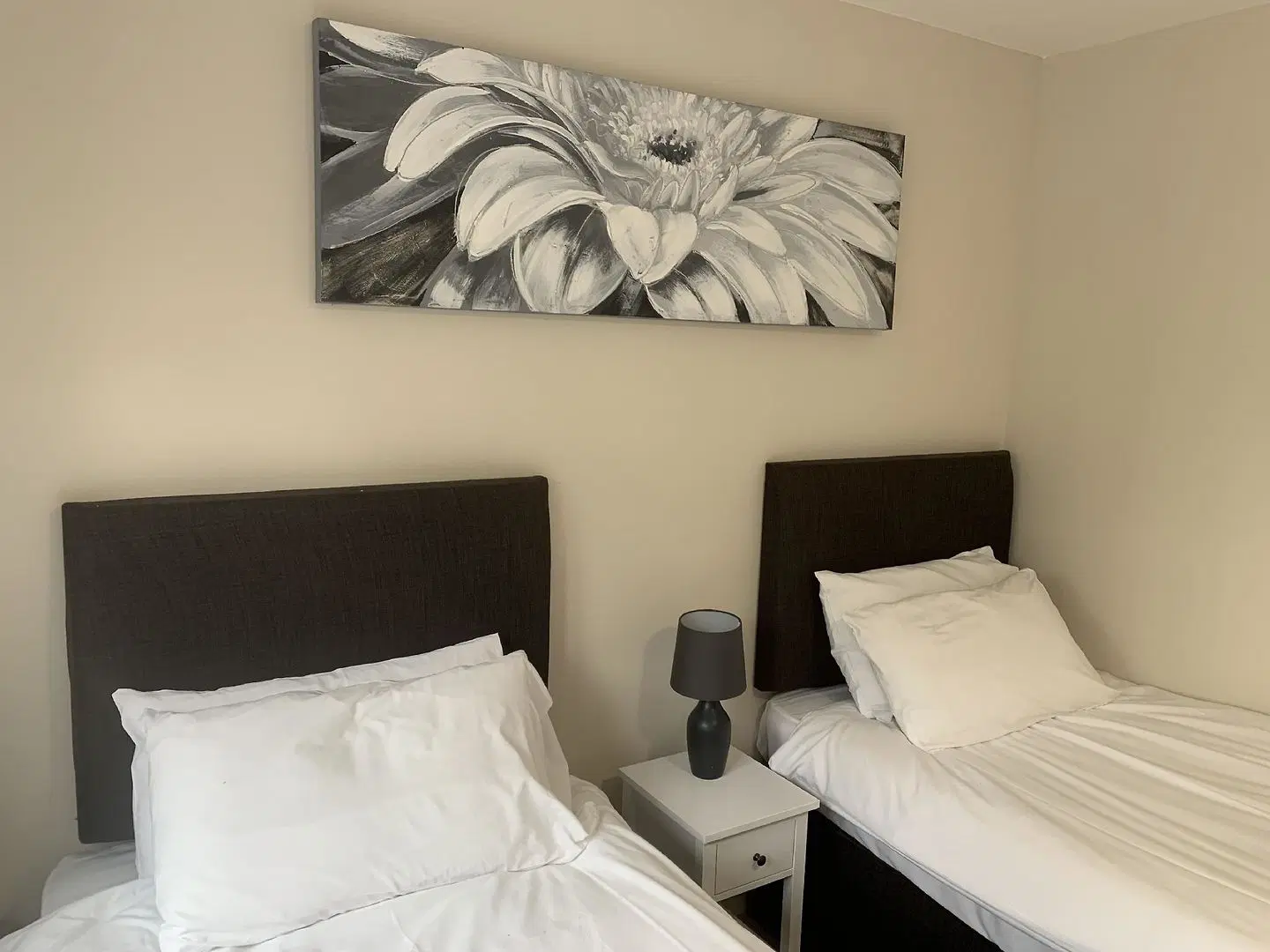 Tall Pines Lodges ROOM_EXAMPLE