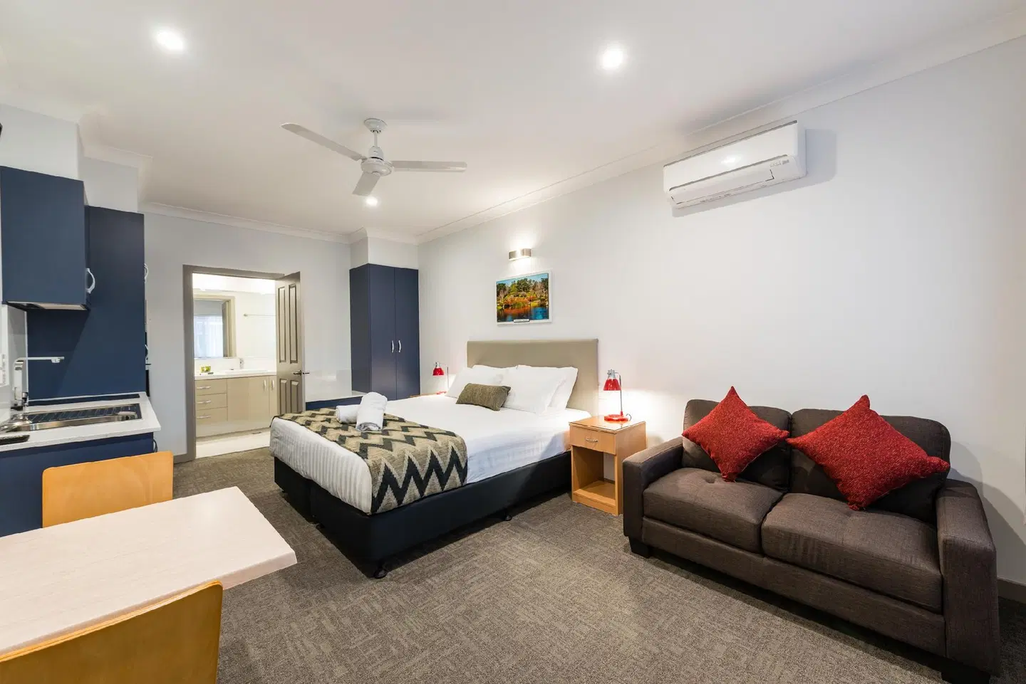 Altitude Motel Apartments ROOM_EXAMPLE