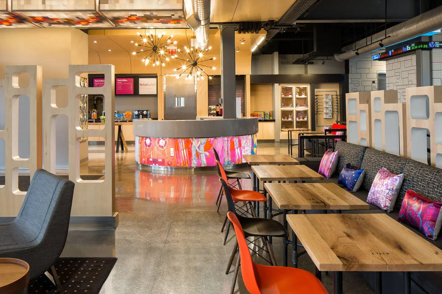 Aloft by Marriott Louisville East Bar