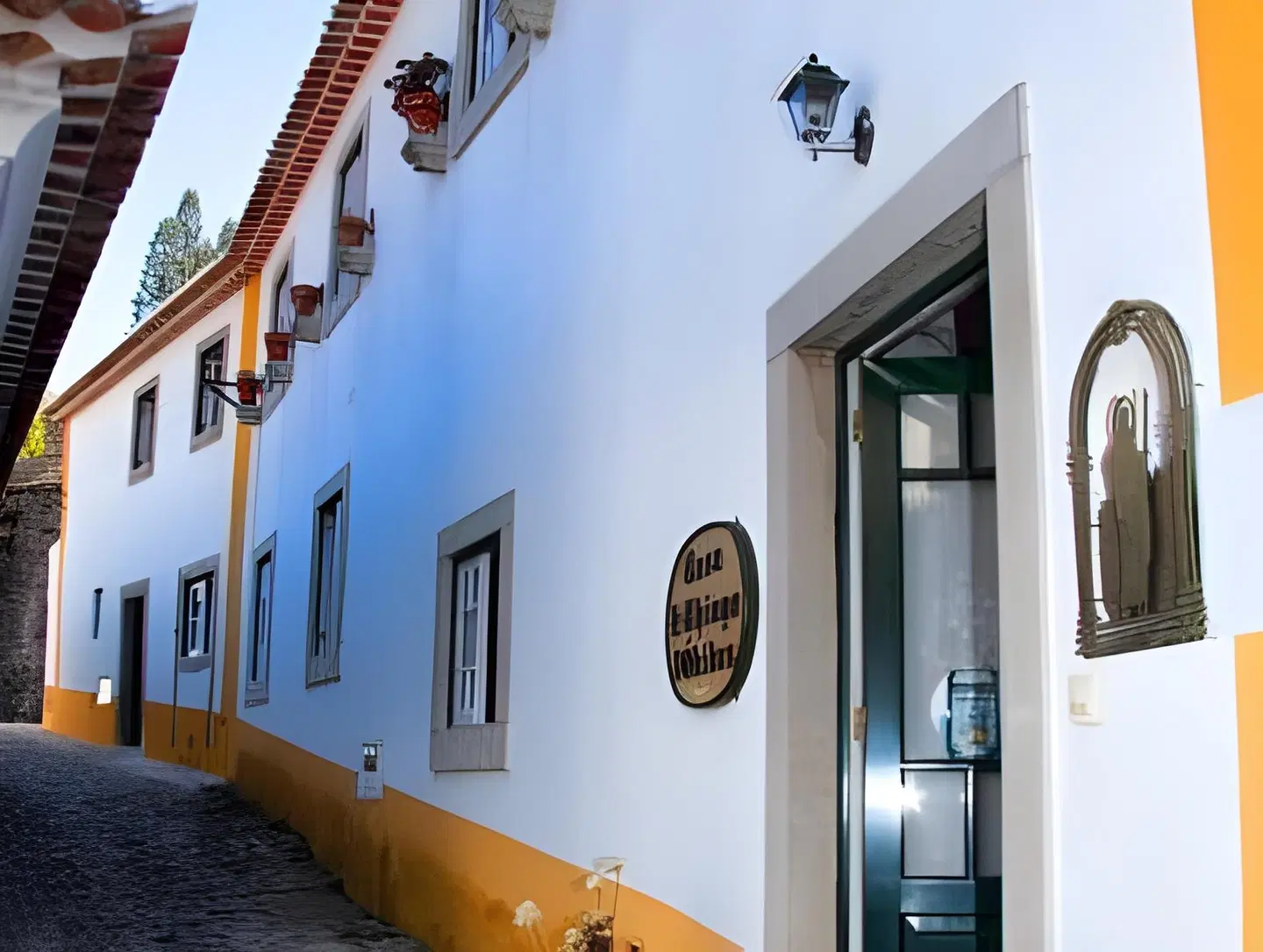 Casa de S. Thiago d Obidos EXTERIOR