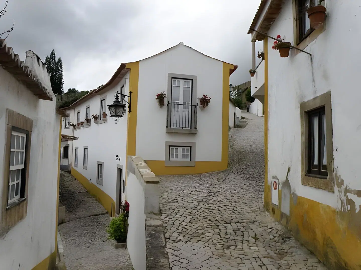Casa de S. Thiago d Obidos EXTERIOR