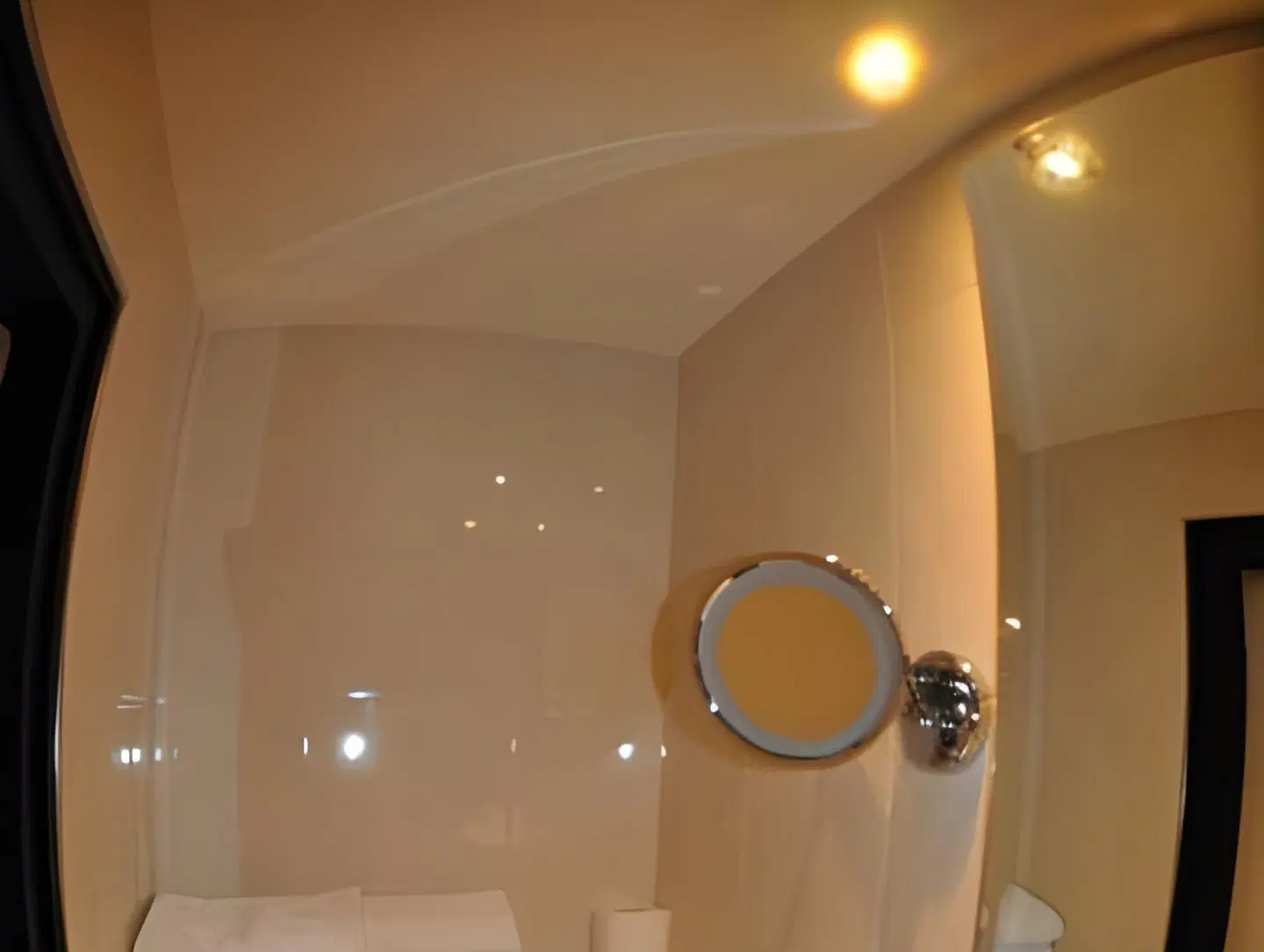Le Beau Rivage Badezimmer