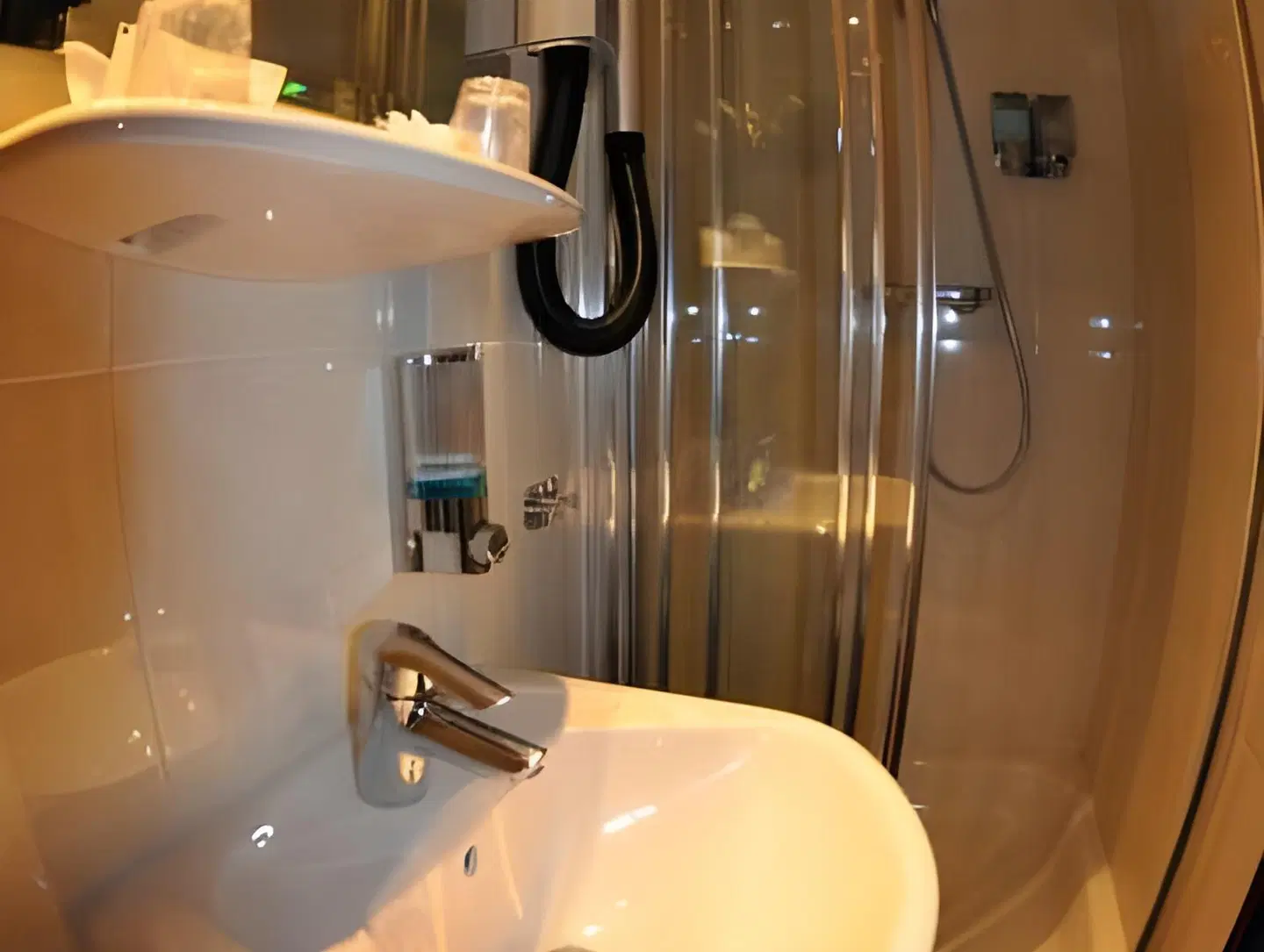 Le Beau Rivage Badezimmer