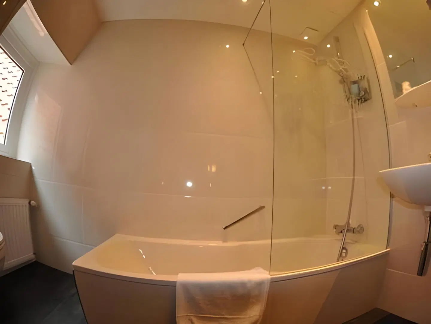 Le Beau Rivage Badezimmer