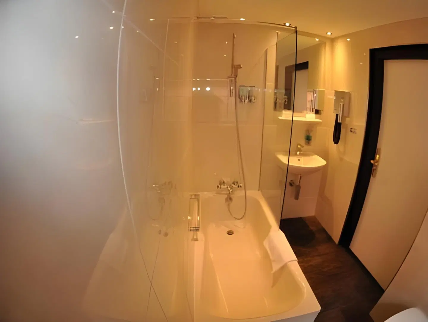 Le Beau Rivage Badezimmer
