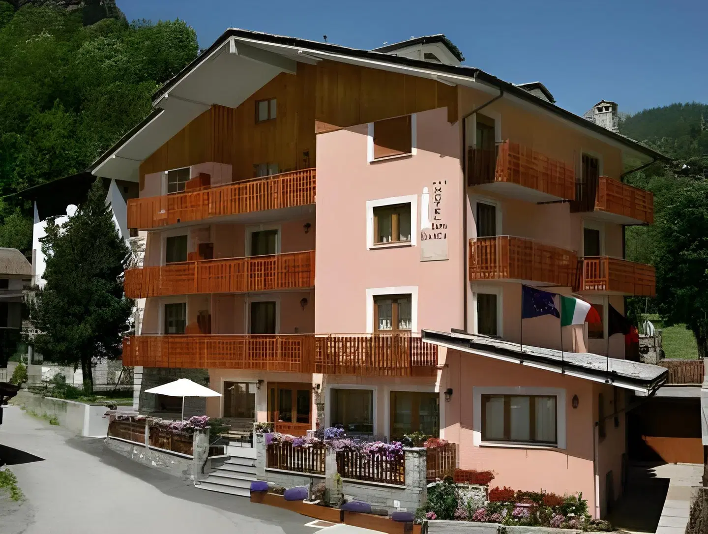 Dama Bianca EXTERIOR