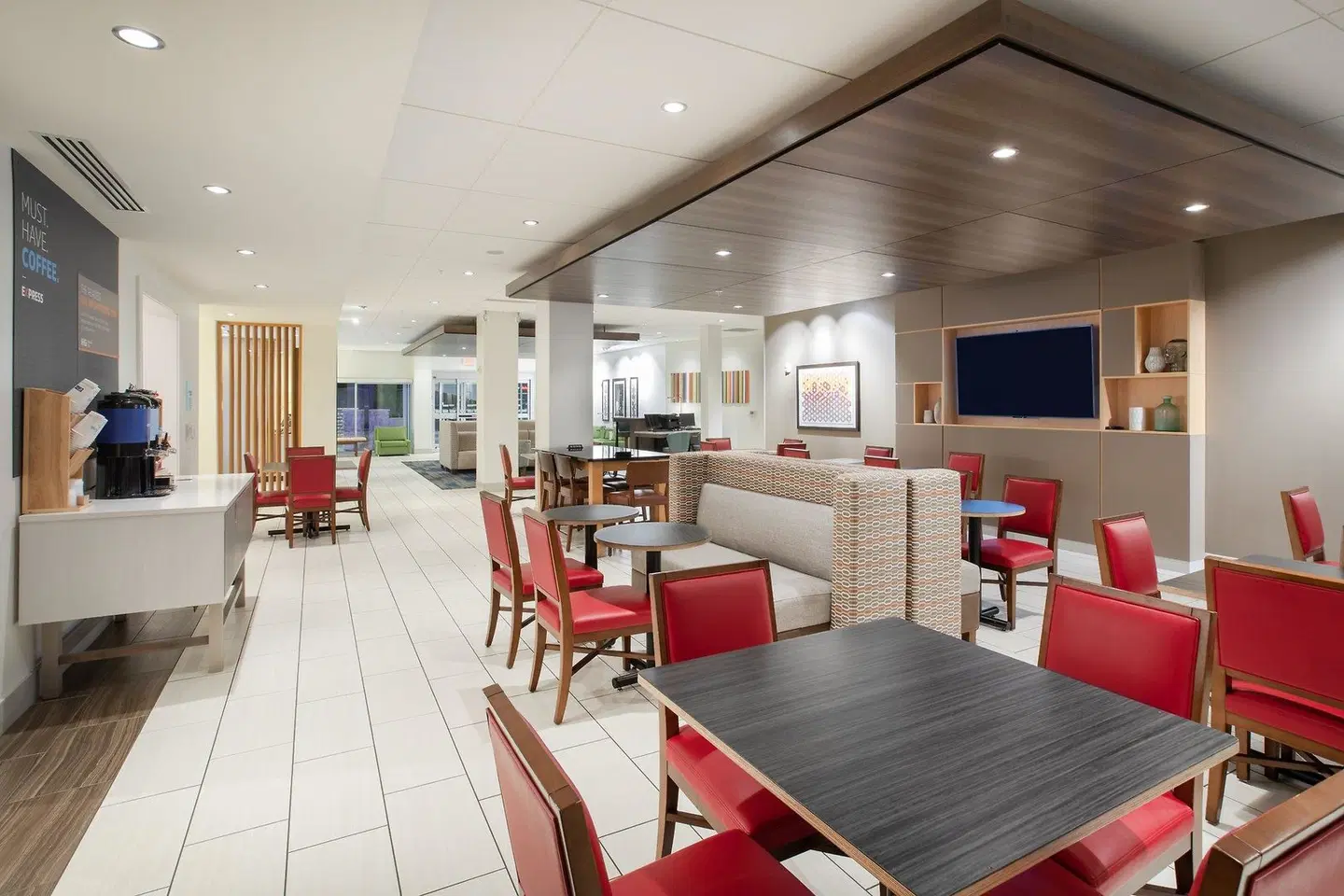 Holiday Inn Express & Suites Great Bend by IHG LOUNGE_LOBBY