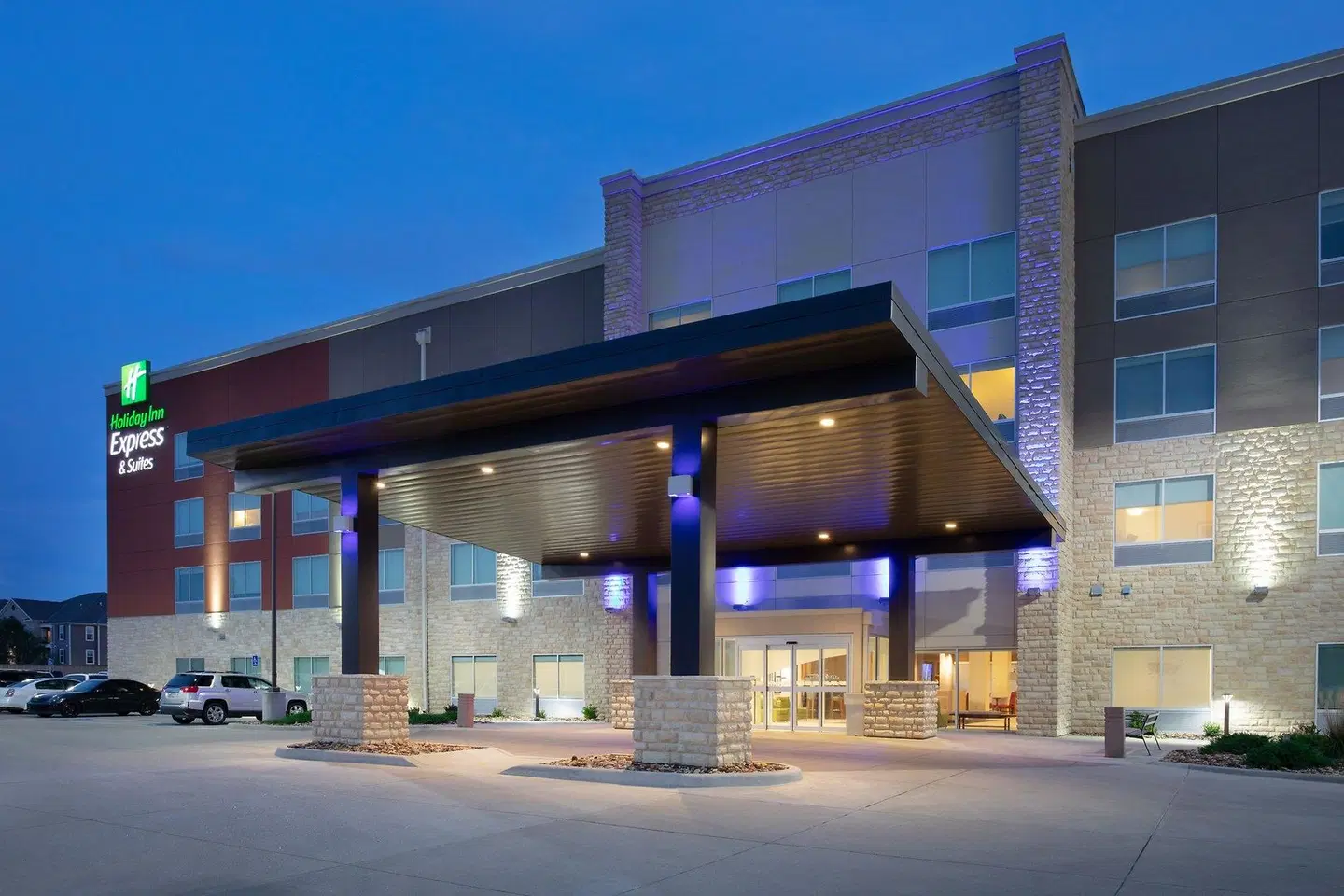 Holiday Inn Express & Suites Great Bend by IHG EXTERIOR