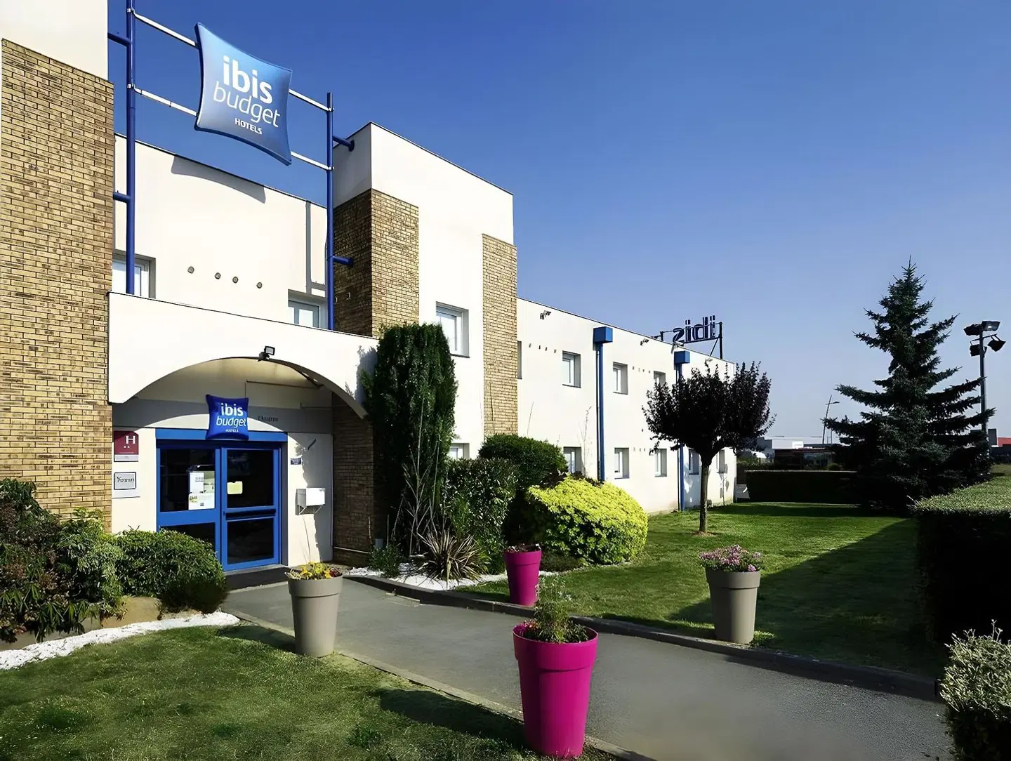 ibis budget Chartres EXTERIOR