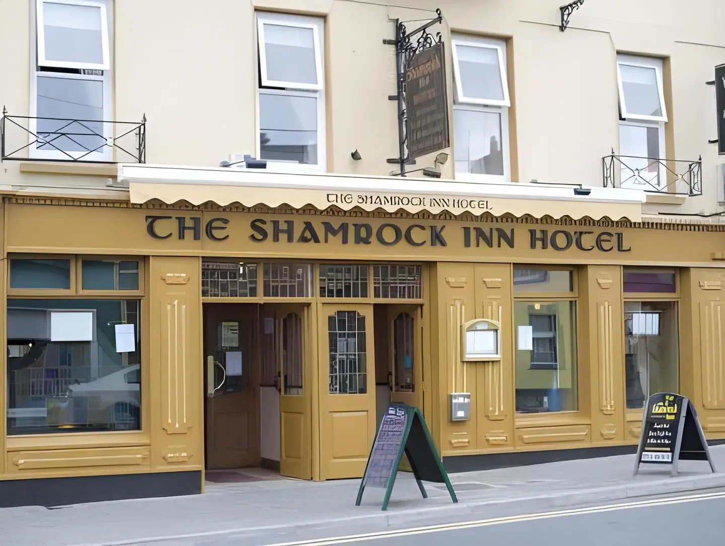 Shamrock Inn EXTERIOR