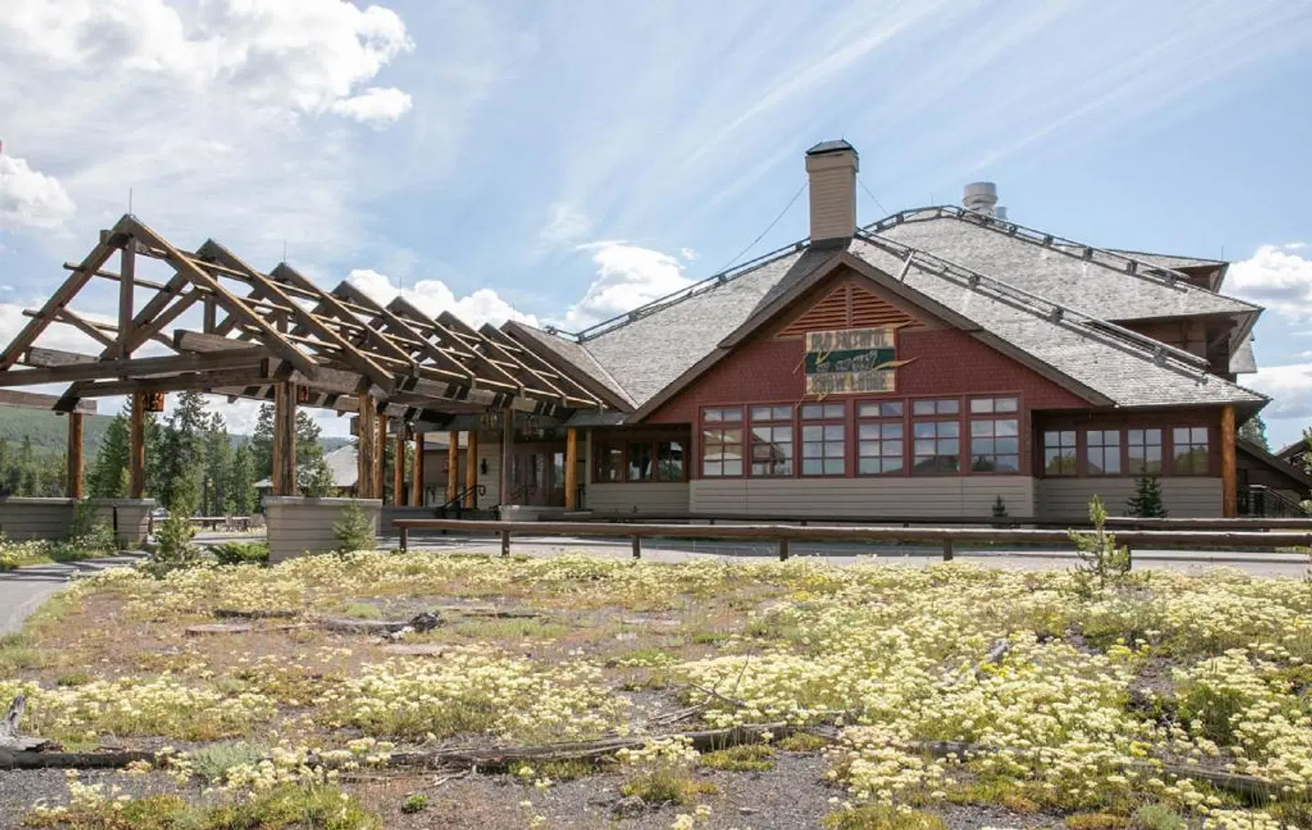 Old Faithful Snow Lodge & Cabins EXTERIOR