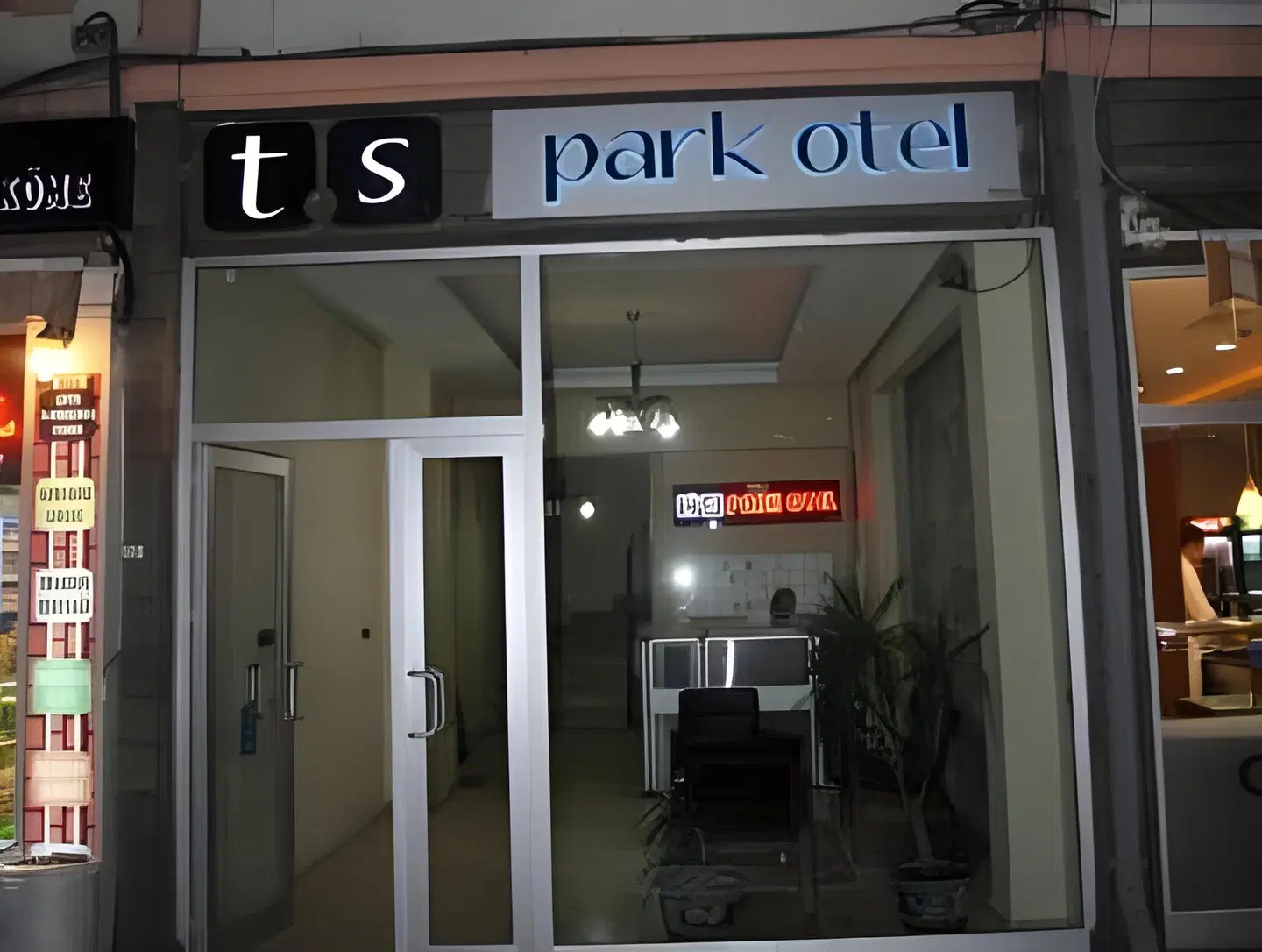 TS Park Hotel EXTERIOR