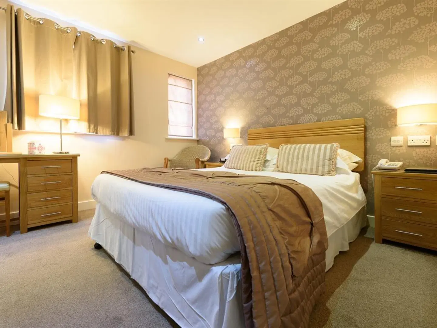 The Britannia Inn & Waves Restaurant ROOM_EXAMPLE