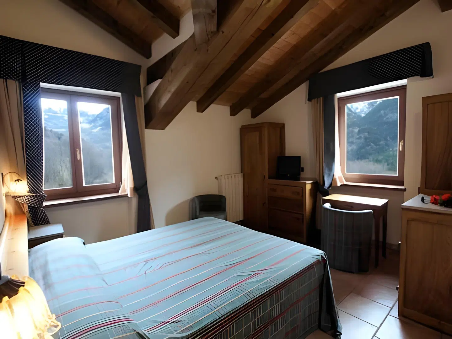 Mont Nery ROOM_EXAMPLE
