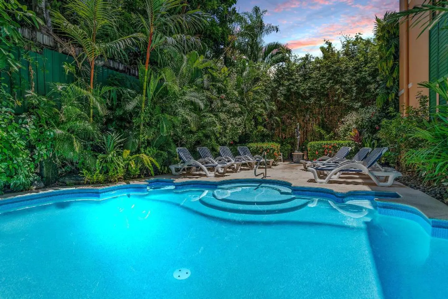 Martinique On Macrossan OUTDOOR_POOL