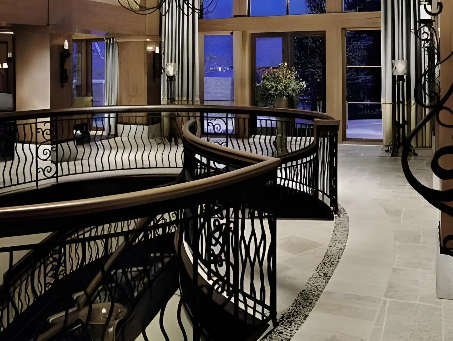 Quintessence Bar