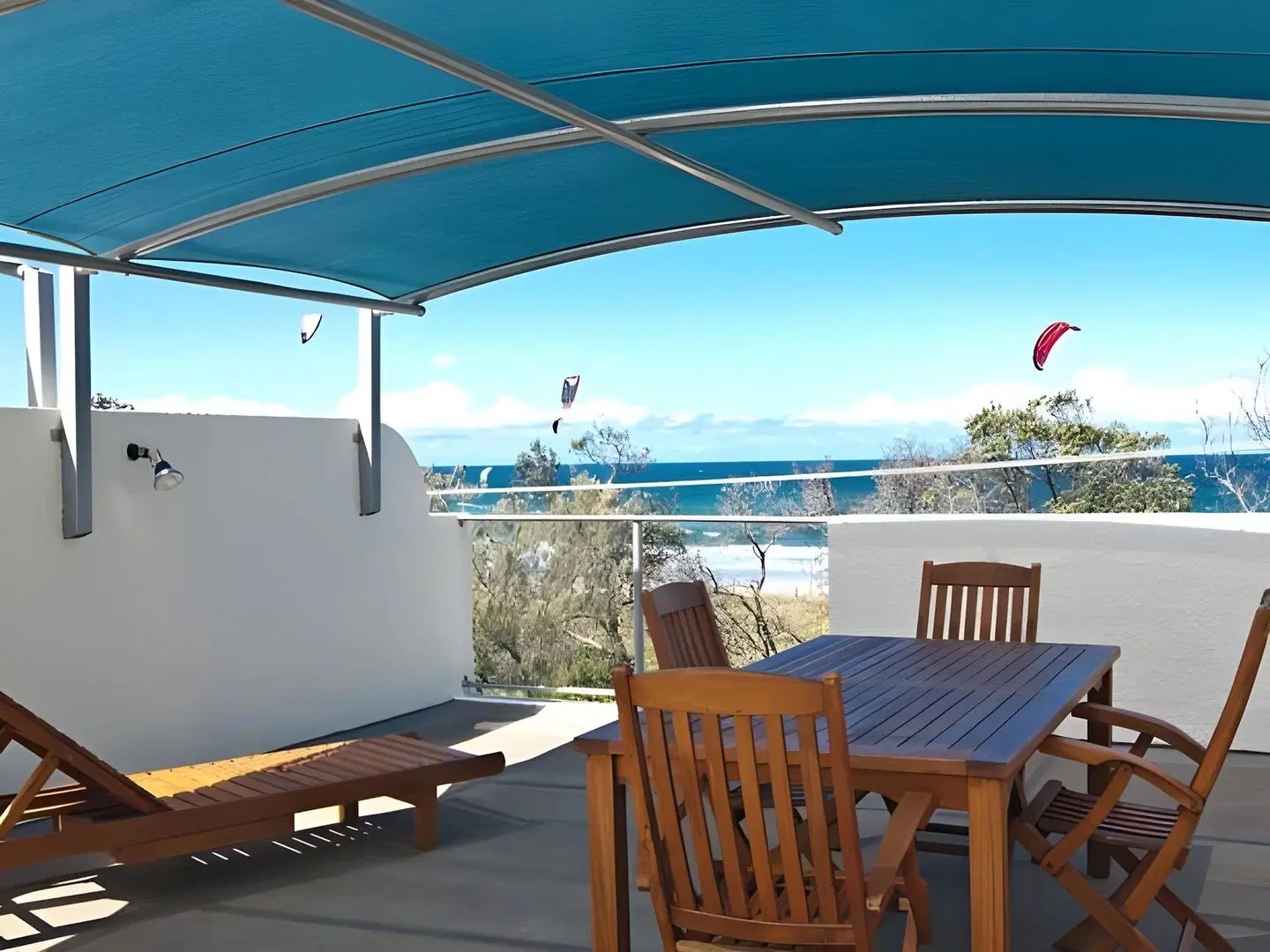Chateau Royale Beach Resort Terrasse