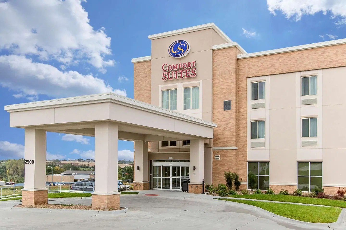 Comfort Suites West Omaha EXTERIOR