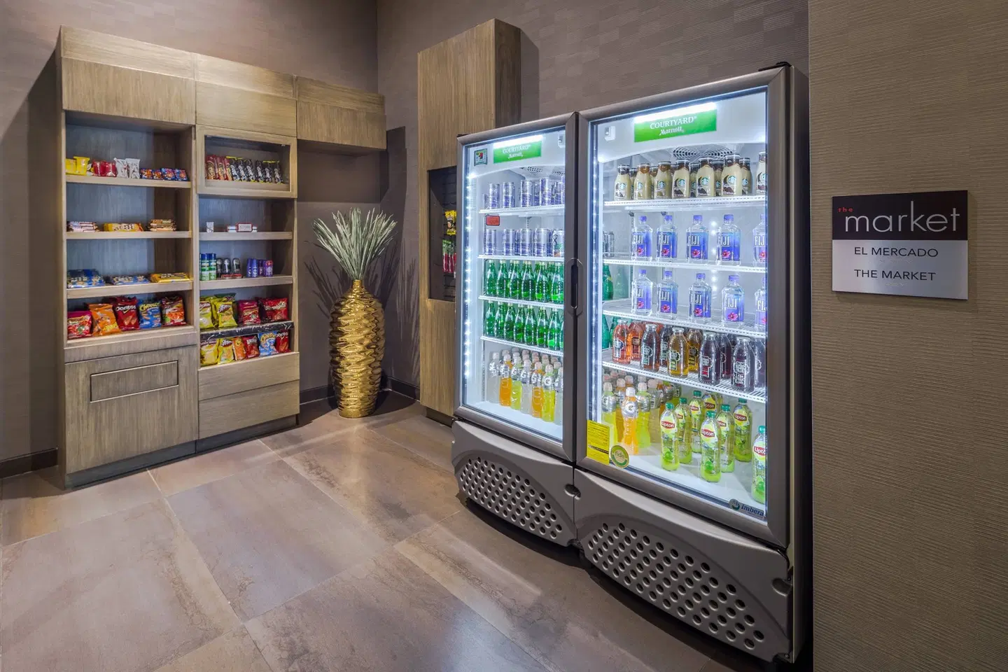 Courtyard by Marriott Chihuahua Bar