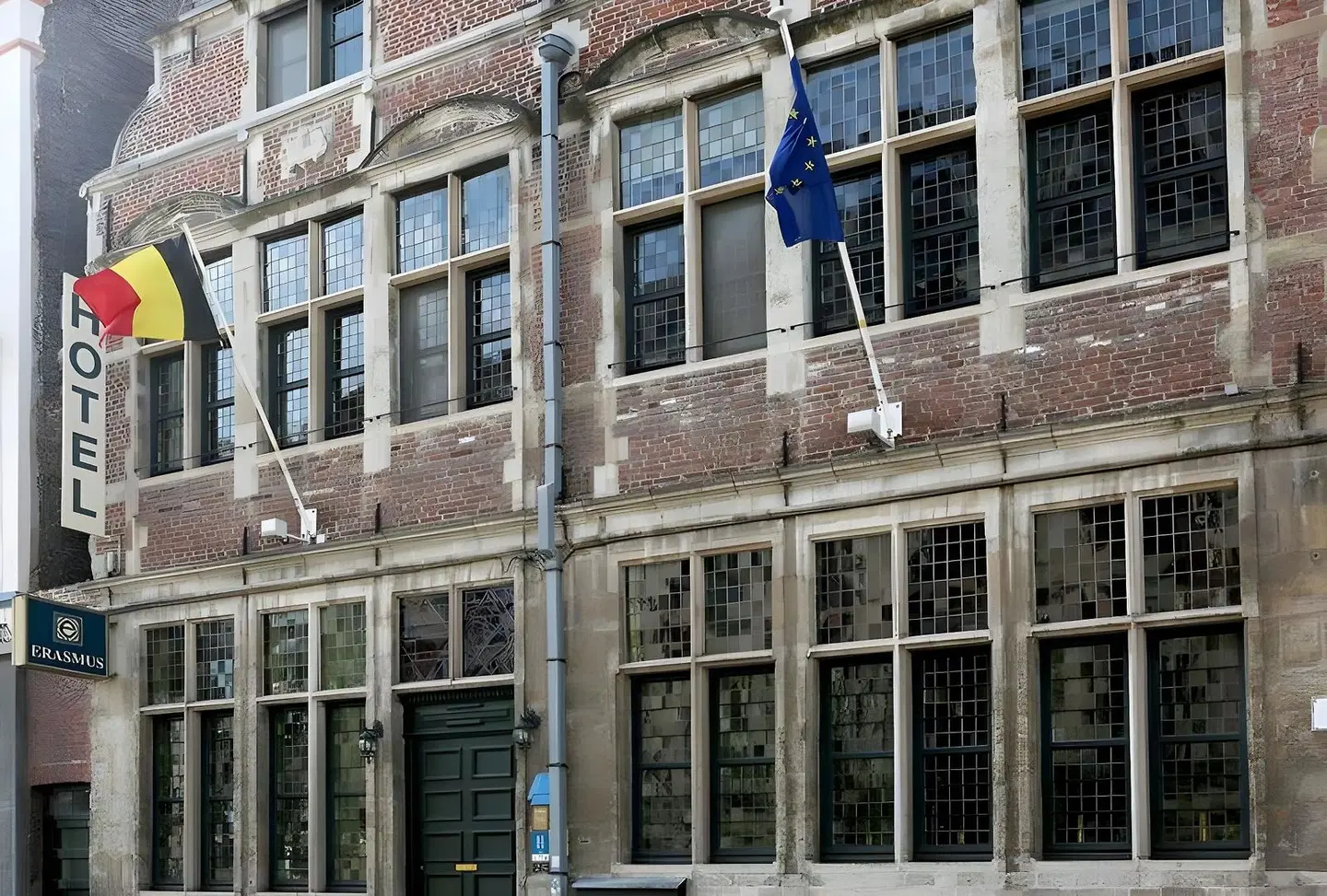 Erasmus Hotel EXTERIOR