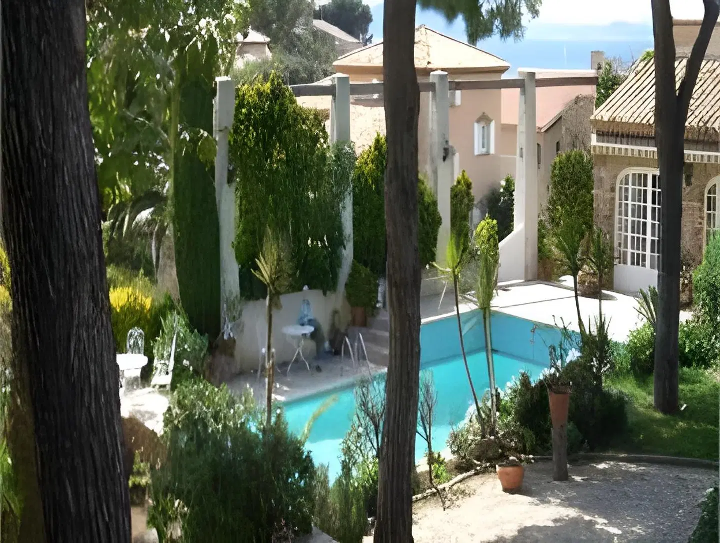 Escapade OUTDOOR_POOL