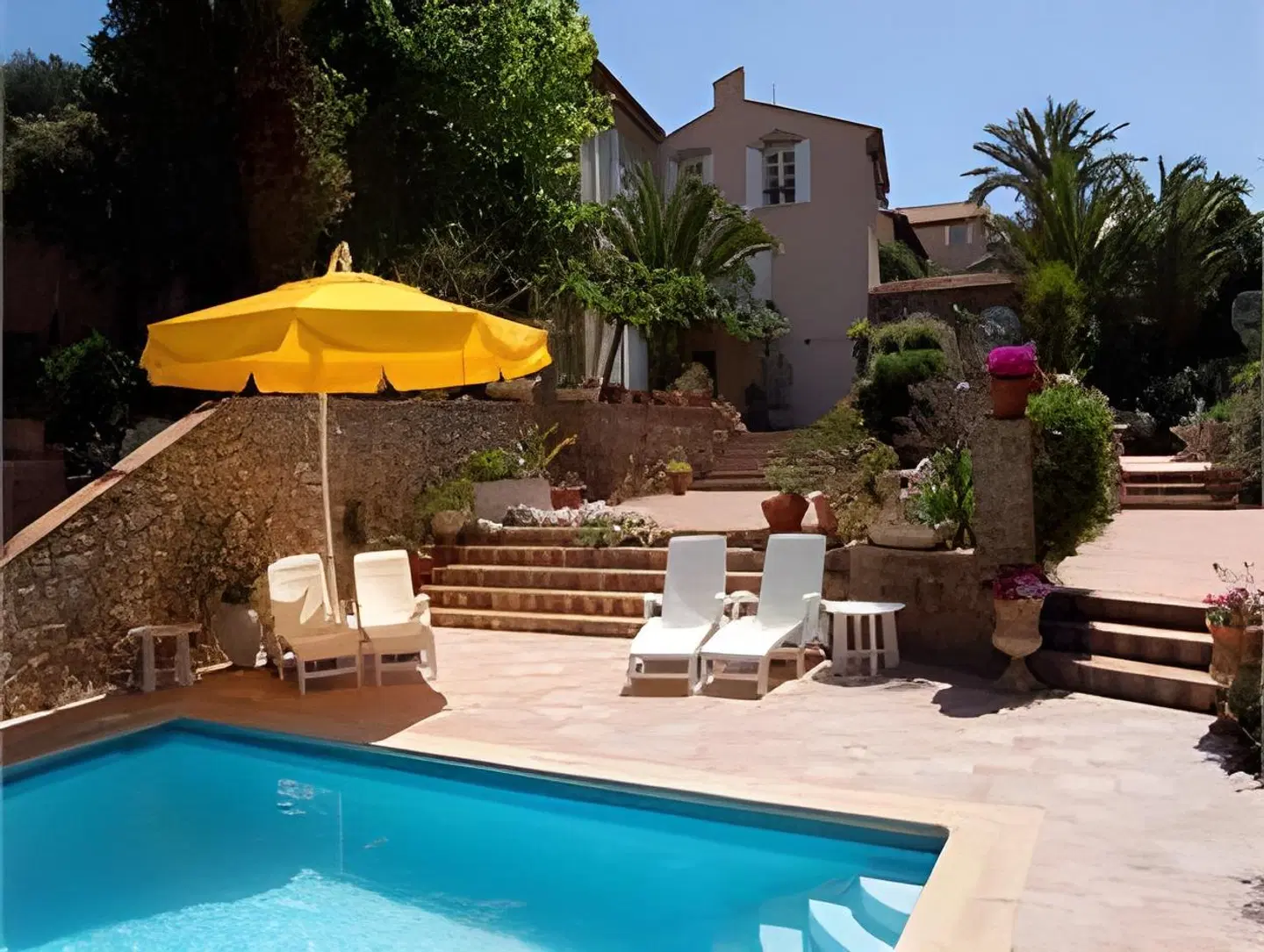 Escapade OUTDOOR_POOL
