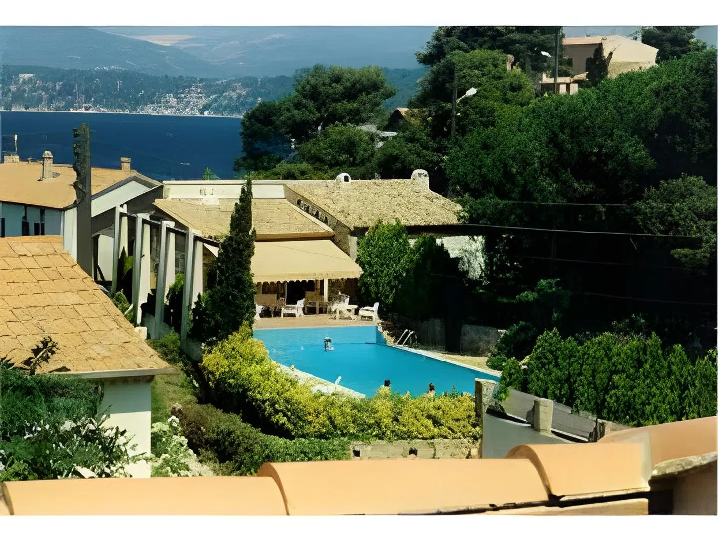 Escapade EXTERIOR