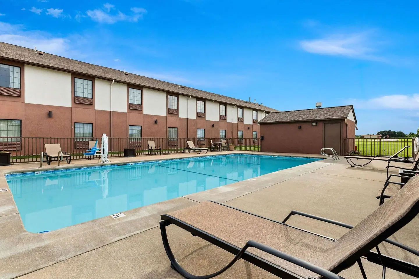 Best Western Okmulgee OUTDOOR_POOL