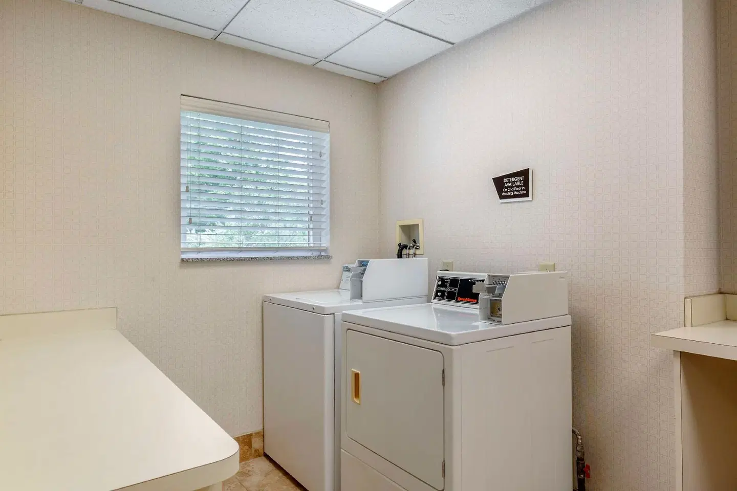 Best Western Plus New England Inn & Suites ROOM_EXAMPLE