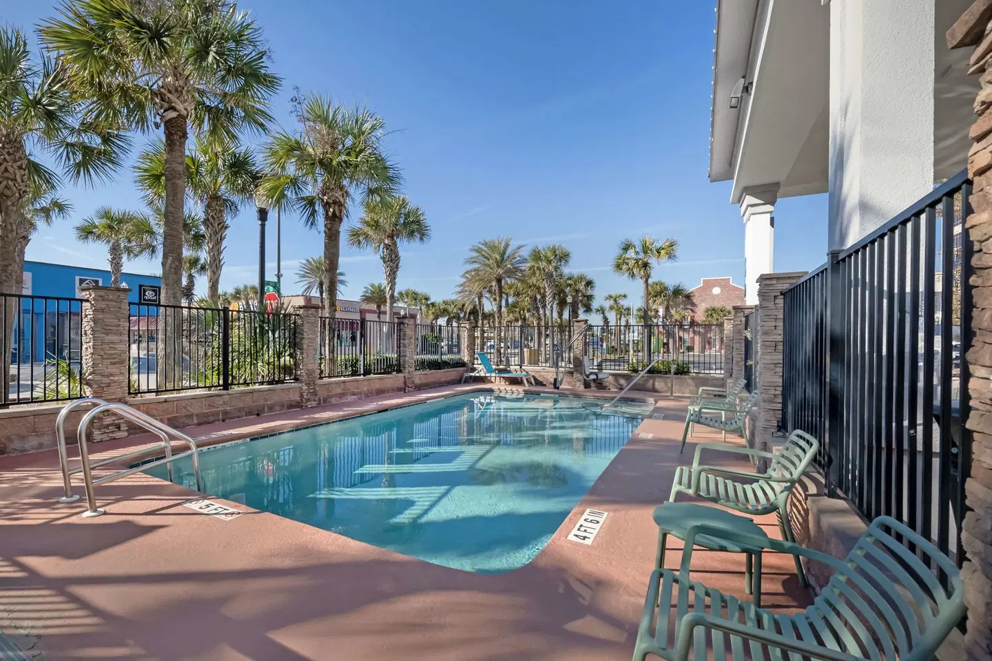 Best Western Oceanfront OUTDOOR_POOL