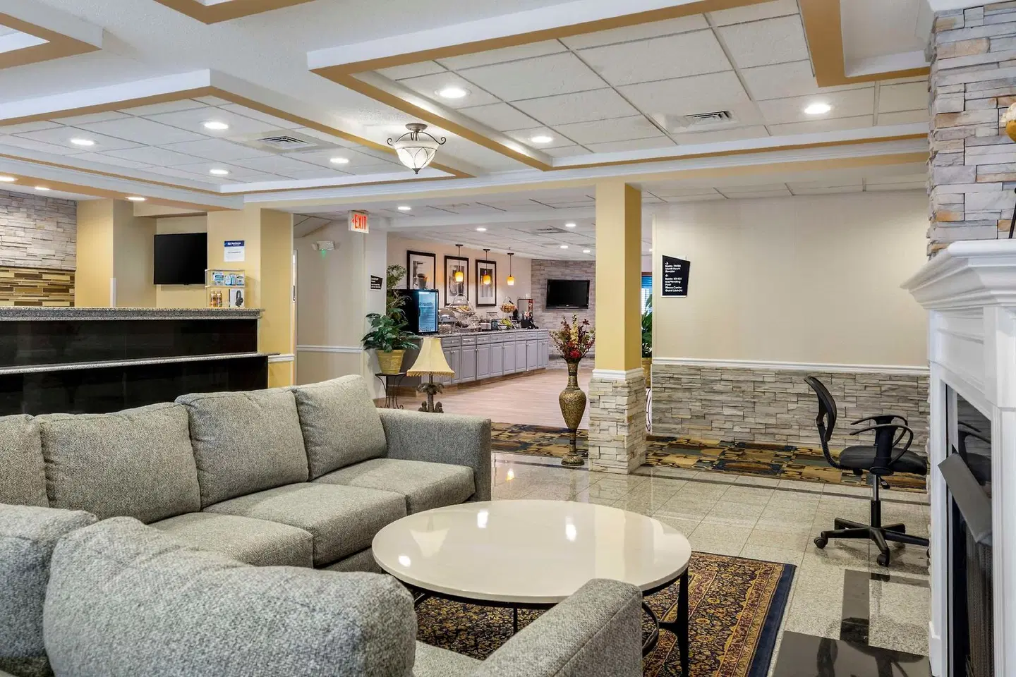 Best Western Plus New England Inn & Suites LOUNGE_LOBBY