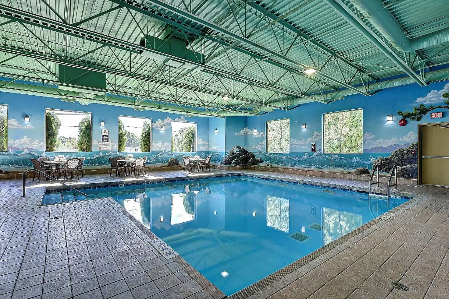 Best Western Plus Sunrise Inn Hallenbad