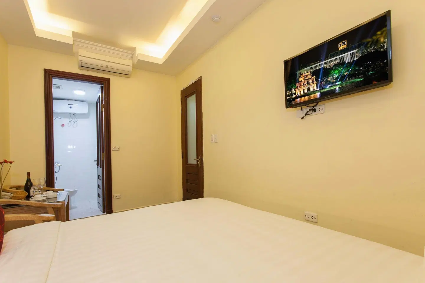 Queen Light Hotel ROOM_EXAMPLE