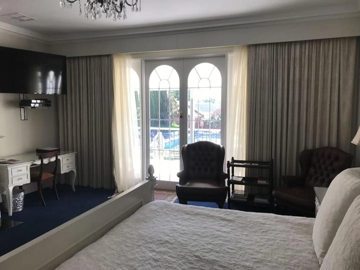 Freeman On Ford ROOM_EXAMPLE