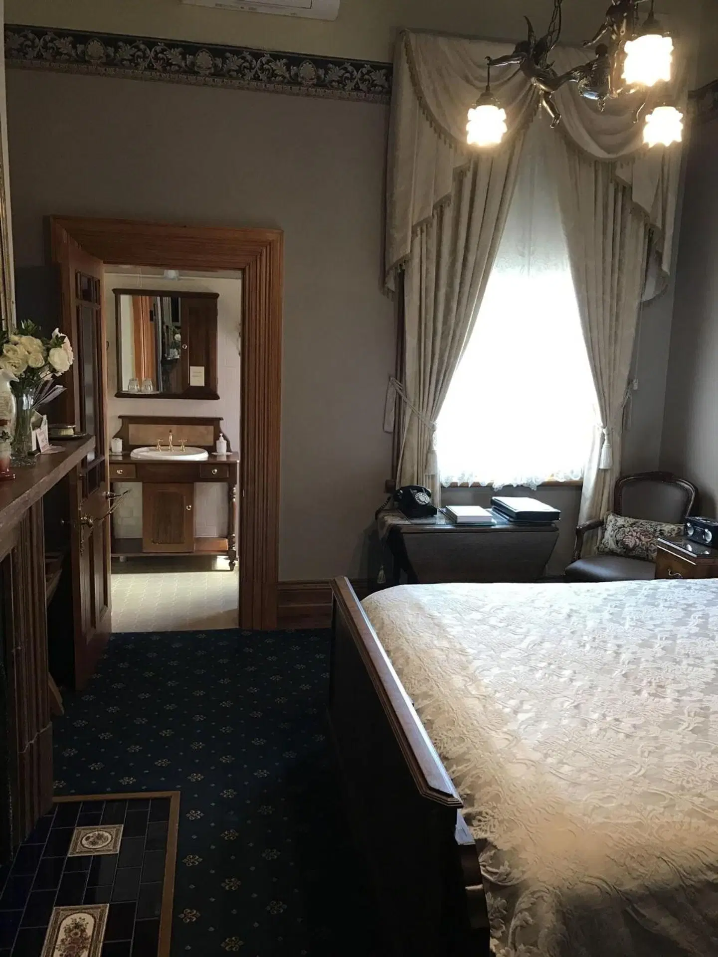 Freeman On Ford ROOM_EXAMPLE
