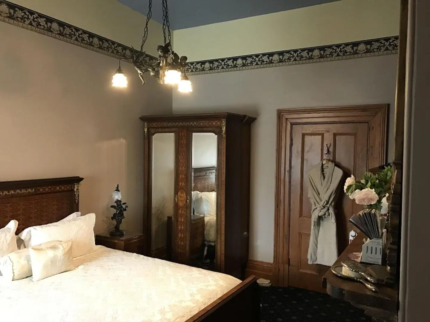 Freeman On Ford ROOM_EXAMPLE