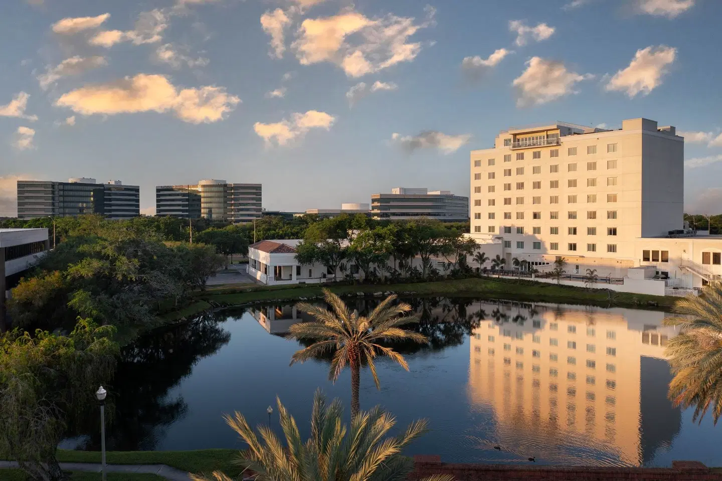 The Karol Hotel, St. Petersburg Clearwater, a Tribute Portfolio Hotel OUTDOOR_POOL