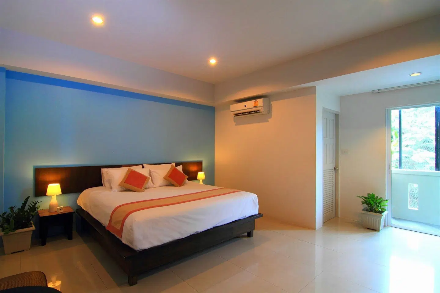 Cool Residence ROOM_EXAMPLE