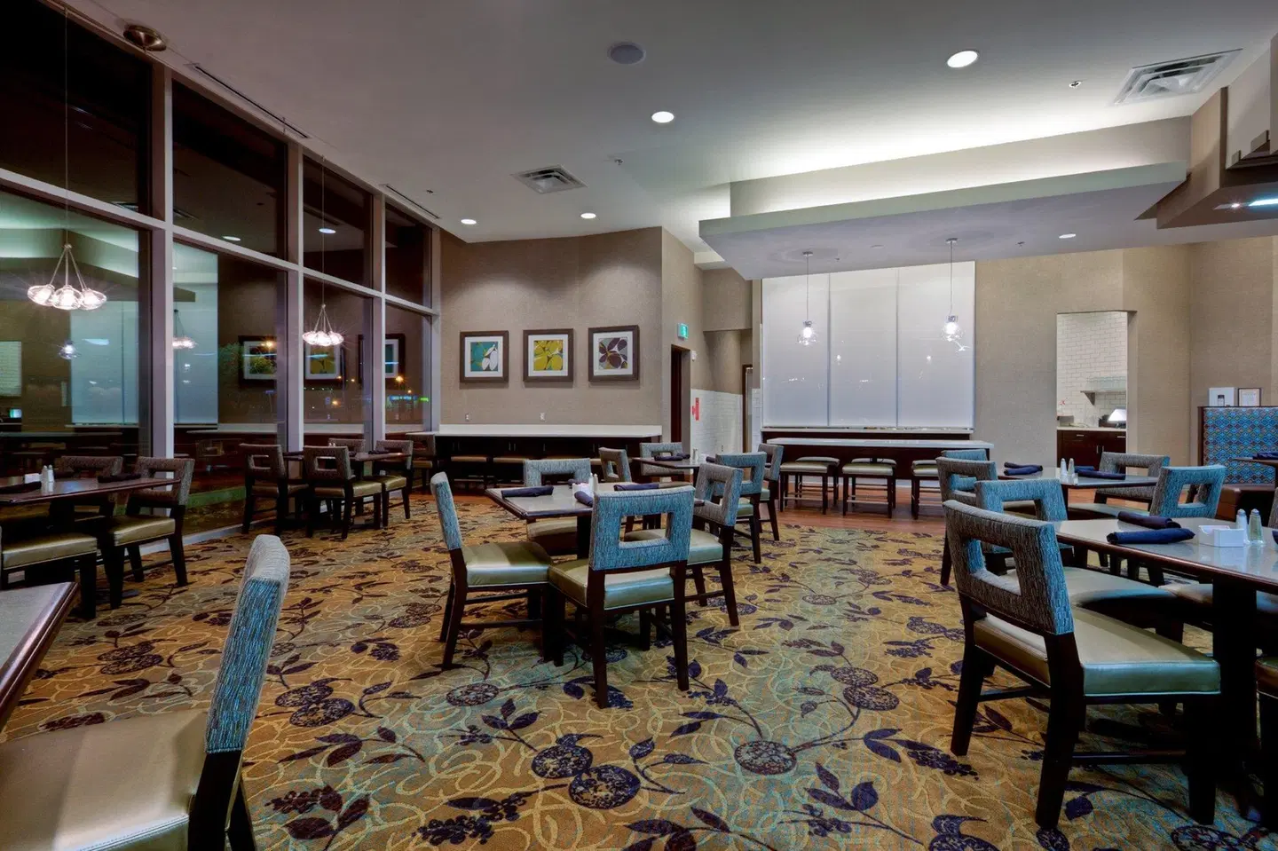 Holiday Inn Hotel & Suites Saskatoon Downtown by IHG Restaurant