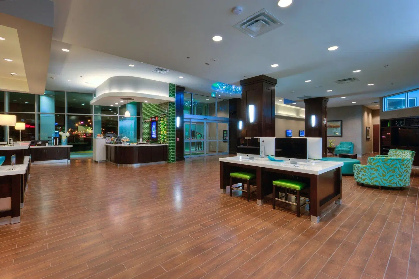 Holiday Inn Hotel & Suites Saskatoon Downtown by IHG Bar