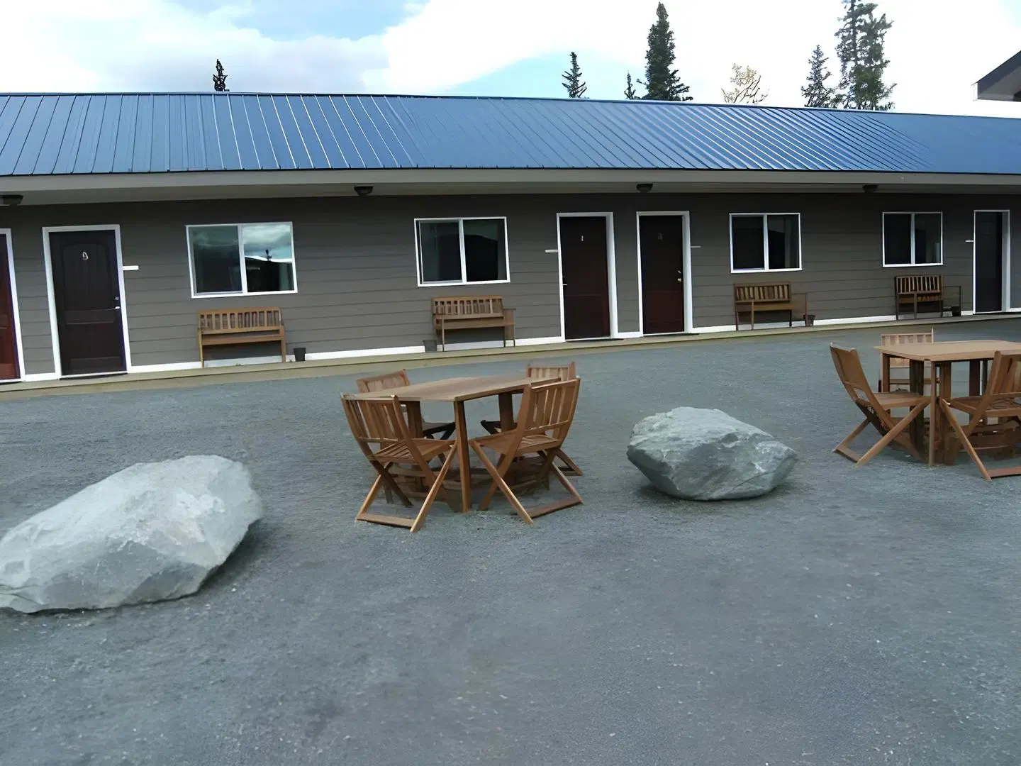 Parkside Inn EXTERIOR